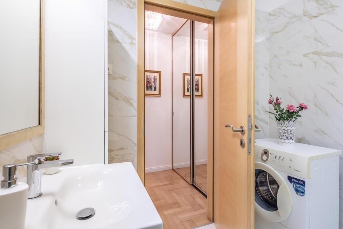Homey Apartment With Ac And Balcony Budapest Ngoại thất bức ảnh