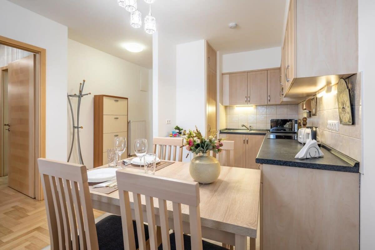 Homey Apartment With Ac And Balcony Budapest Ngoại thất bức ảnh