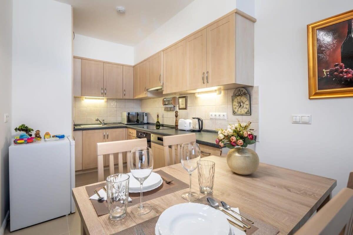 Homey Apartment With Ac And Balcony Budapest Ngoại thất bức ảnh