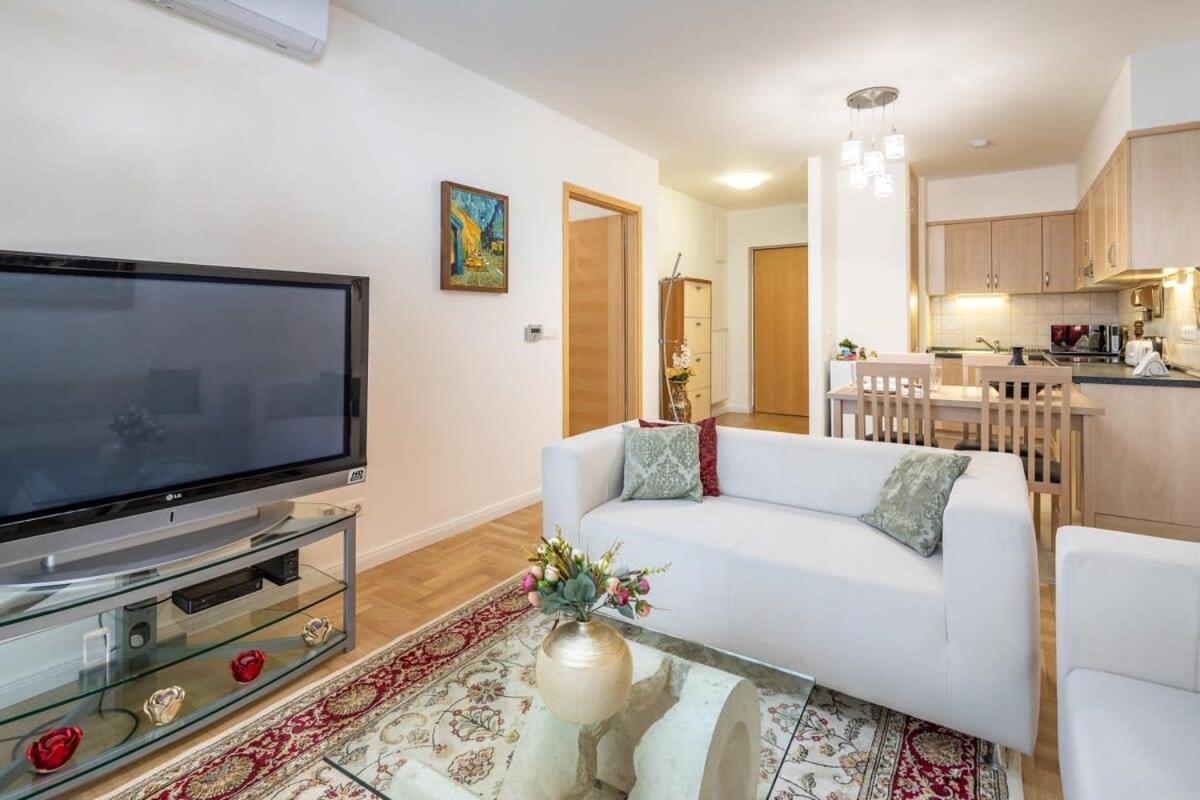 Homey Apartment With Ac And Balcony Budapest Ngoại thất bức ảnh