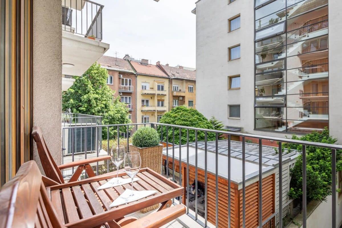 Homey Apartment With Ac And Balcony Budapest Ngoại thất bức ảnh